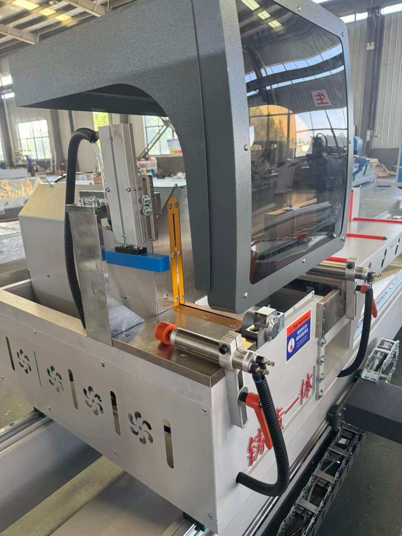 Εσωτερικό αρθρωτό πριόνι ακριβείας 550 CNC (45°/90°)