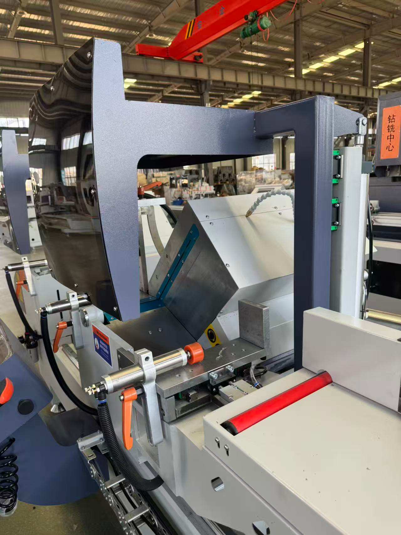 550 CNC Outward Swing Παραγωγής μεγάλου όγκου Mitre Saw, 45°/90°