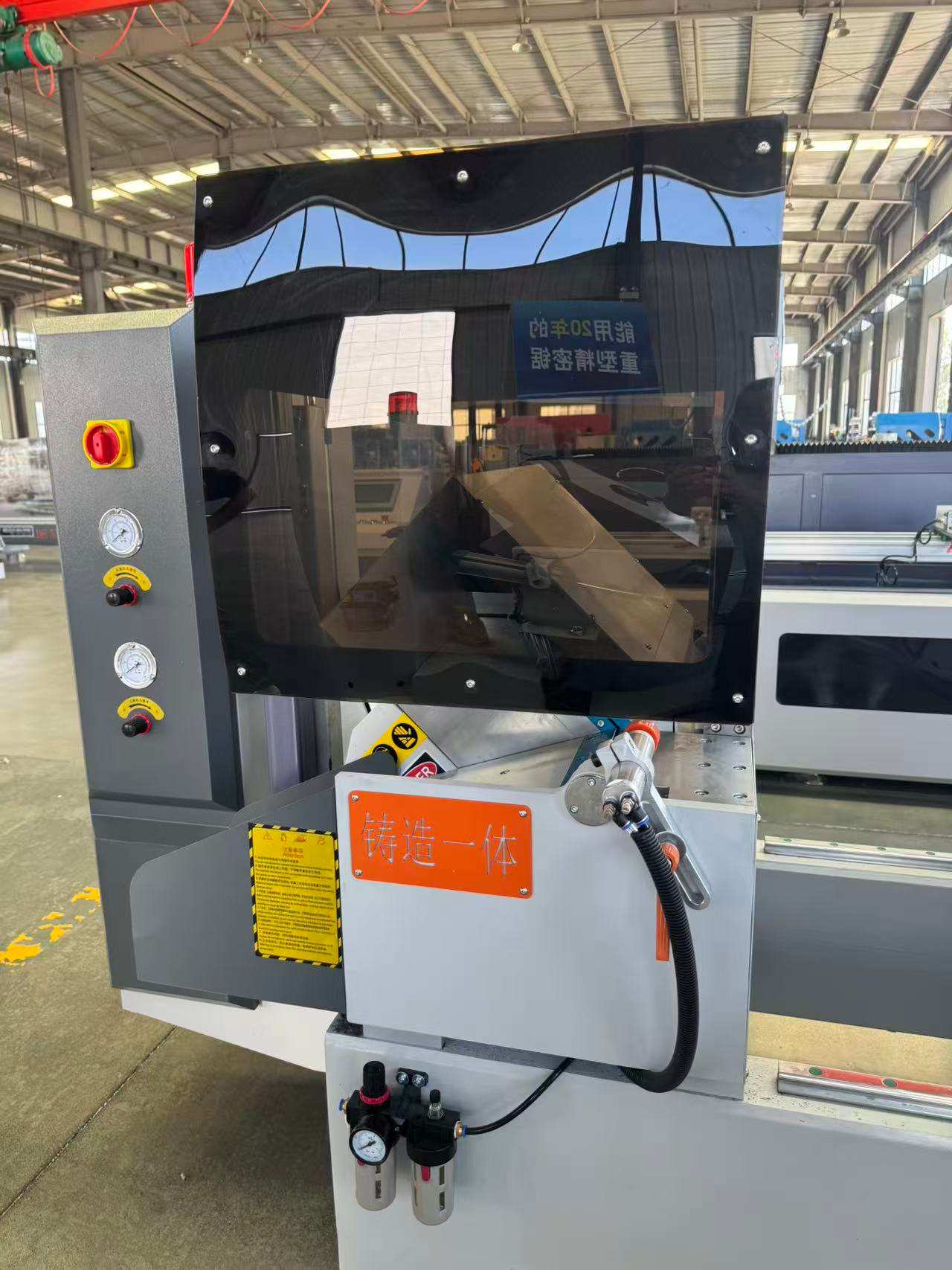 Πριόνι κοπής ακριβείας 550 CNC προς τα έξω, 45°/90°