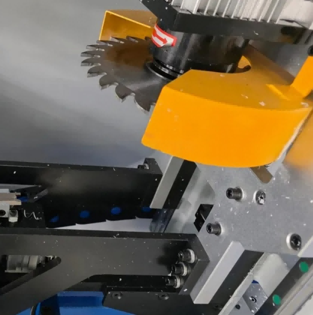 Μηχάνημα καθαρισμού γωνιών CNC PVC για Windows