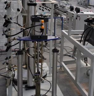 Ελεγχόμενο με PLC​ Εφαρμογή στεγανωτικού δύο συστατικών για μονωτικό γυαλί